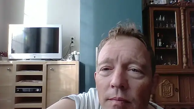 Snapshot of bertolini chatting on 09.11.25 bertolini online show from 09.11.25