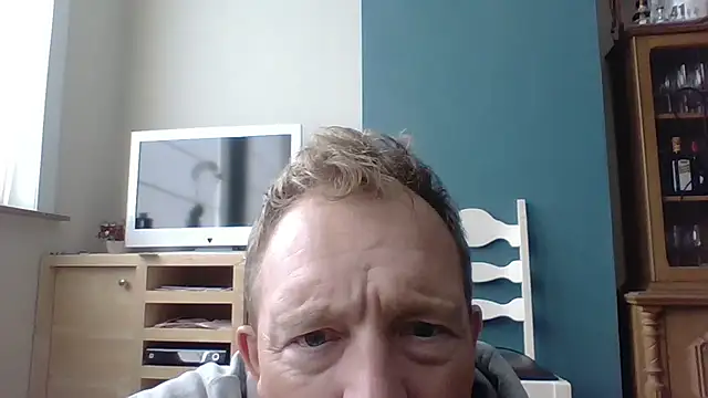 Snapshot of bertolini chatting on 09.15.25 bertolini online show from 09.15.25