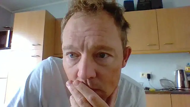 Snapshot of bertolini chatting on 09.21.25 bertolini online show from 09.21.25