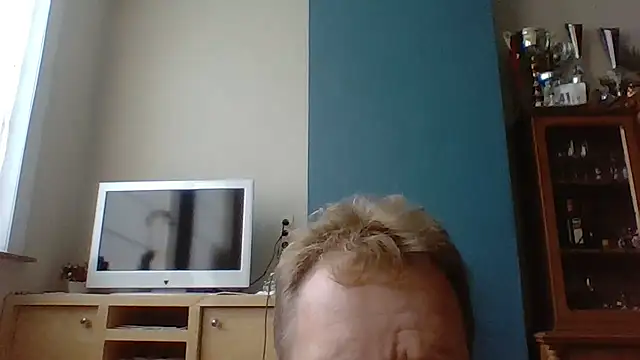 Snapshot of bertolini chatting on 09.26.25 bertolini online show from 09.26.25