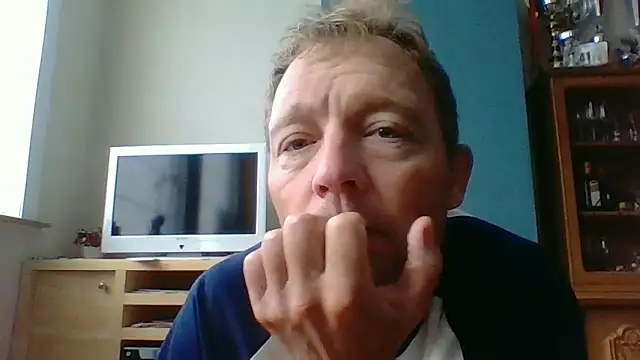 Snapshot of bertolini chatting on 09.27.25 bertolini online show from 09.27.25