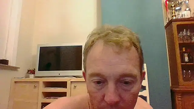 Snapshot of bertolini chatting on 09.27.25 bertolini online show from 09.27.25