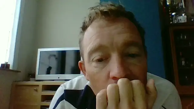 Snapshot of bertolini chatting on 10.04.25 bertolini online show from 10.04.25