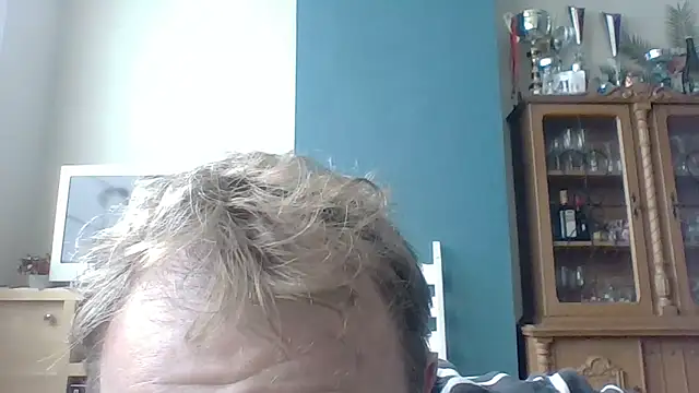 Snapshot of bertolini chatting on 10.16.25 bertolini online show from 10.16.25