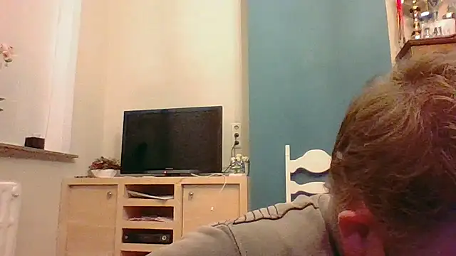 Snapshot of bertolini chatting on 10.28.25 bertolini online show from 10.28.25