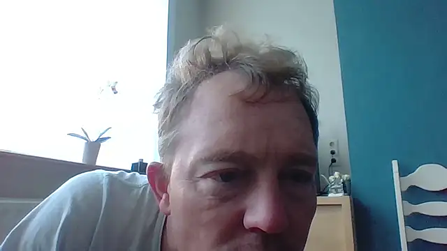 Snapshot of bertolini chatting on 10.30.25 bertolini online show from 10.30.25