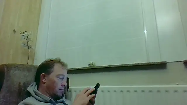 Snapshot of bertolini chatting on 10.30.25 bertolini online show from 10.30.25