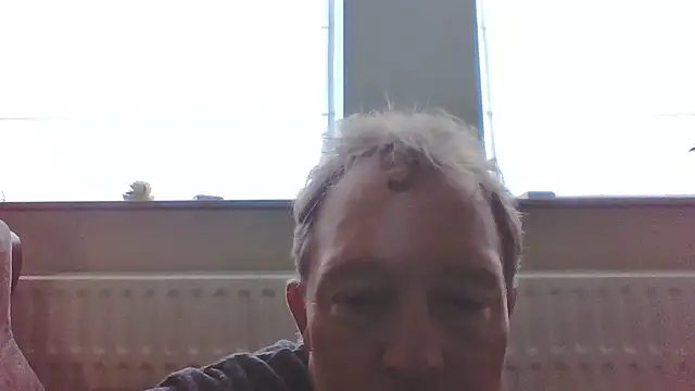 Snapshot of bertolini chatting on 11.08.25 bertolini online show from 11.08.25