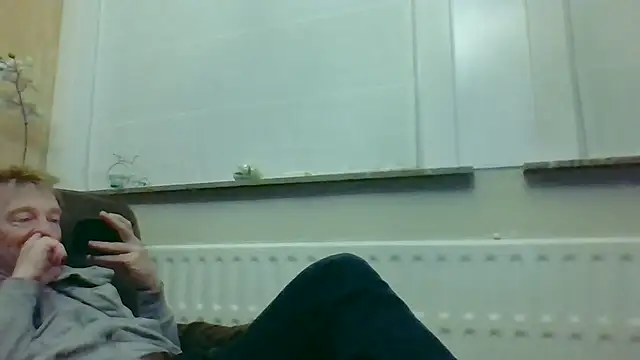 Snapshot of bertolini chatting on 12.16.25 bertolini online show from 12.16.25