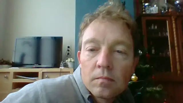 Snapshot of bertolini chatting on 12.17.25 bertolini online show from 12.17.25