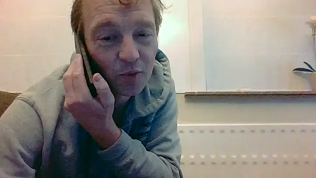 Snapshot of bertolini chatting on 12.17.25 bertolini online show from 12.17.25