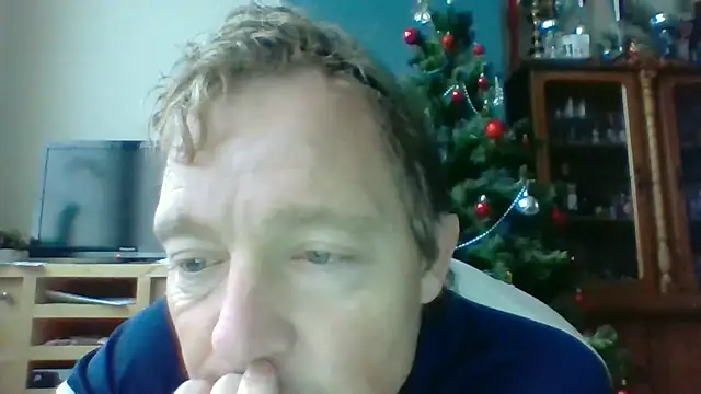 Snapshot of bertolini chatting on 12.18.25 bertolini online show from 12.18.25