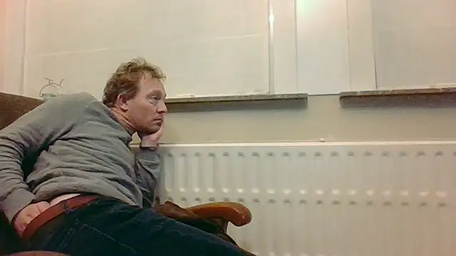 Snapshot of bertolini chatting on 12.19.25 bertolini online show from 12.19.25