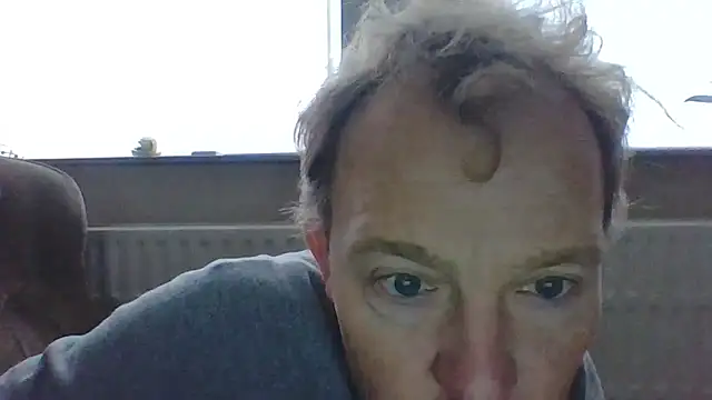 Snapshot of bertolini chatting on 12.20.25 bertolini online show from 12.20.25