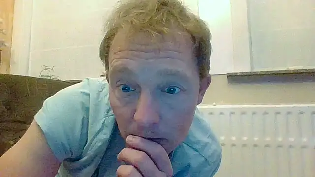 Snapshot of bertolini chatting on 12.22.25 bertolini online show from 12.22.25