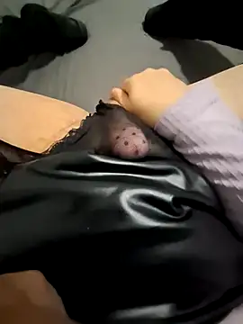 Snapshot of aprilexx chatting on 11.30.25 aprilexx online show from 11.30.25