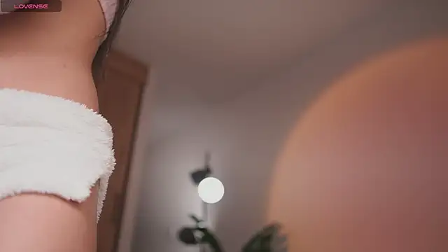 Snapshot of GigiLee_ chatting on 10.28.25 GigiLee online show from 10.28.25