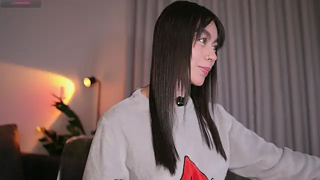 Snapshot of GigiLee_ chatting on 12.04.25 GigiLee online show from 12.04.25