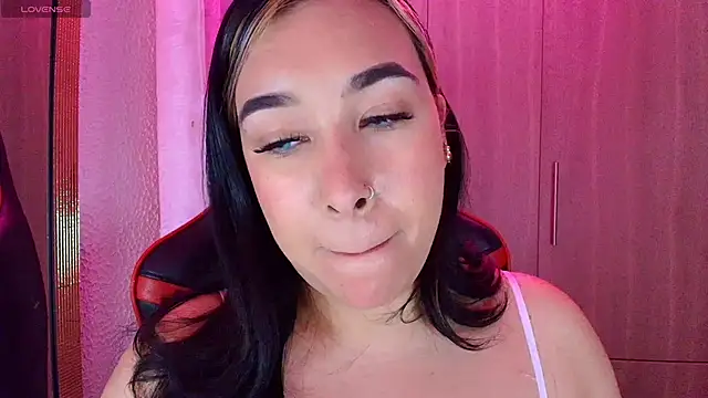 Snapshot of leahtemptation3 chatting on 02.11.26 leahtemptation3 online show from 02.11.26