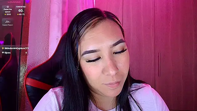 Snapshot of leahtemptation3 chatting on 02.15.26 leahtemptation3 online show from 02.15.26