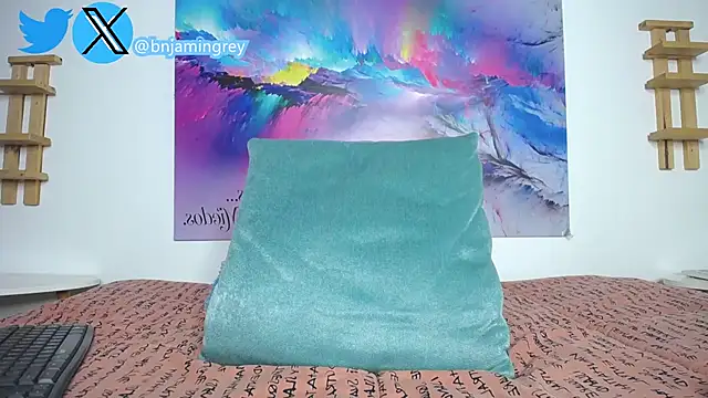 Snapshot of Benjamingrey@xh chatting on 11.18.25 Benjamingreyxh online show from 11.18.25