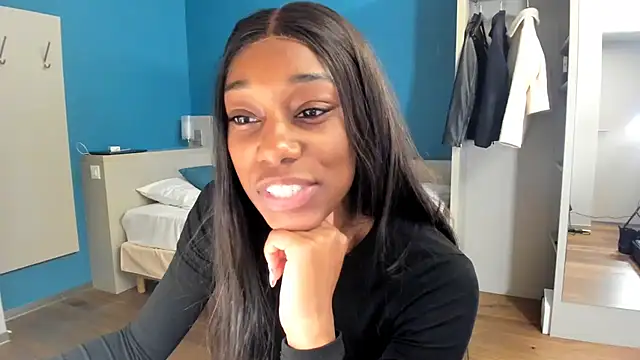 Snapshot of smileybabe chatting on 10.31.25 smileybabe online show from 10.31.25