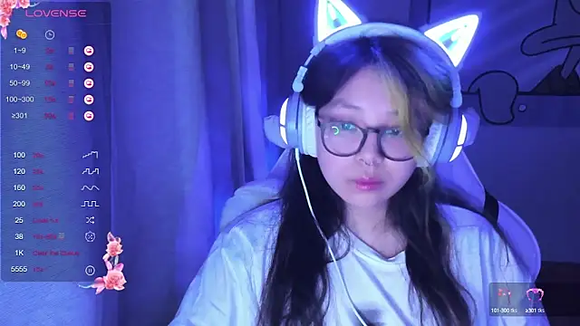 Snapshot of maydaykimmy chatting on 02.08.25 maydaykimmy online show from 02.08.25