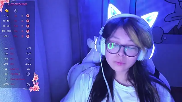 Snapshot of maydaykimmy chatting on 02.12.25 maydaykimmy online show from 02.12.25