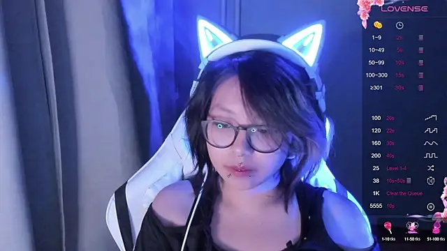 Snapshot of maydaykimmy chatting on 09.28.25 maydaykimmy online show from 09.28.25