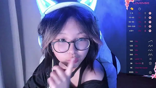 Snapshot of maydaykimmy chatting on 10.03.25 maydaykimmy online show from 10.03.25