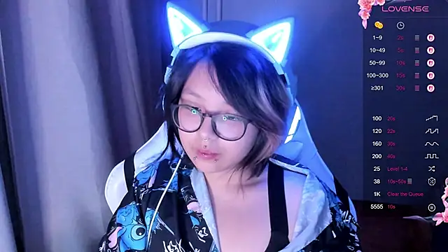 Snapshot of maydaykimmy chatting on 10.18.25 maydaykimmy online show from 10.18.25