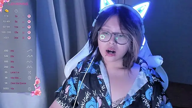 Snapshot of maydaykimmy chatting on 11.12.25 maydaykimmy online show from 11.12.25