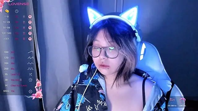 Snapshot of maydaykimmy chatting on 11.16.25 maydaykimmy online show from 11.16.25