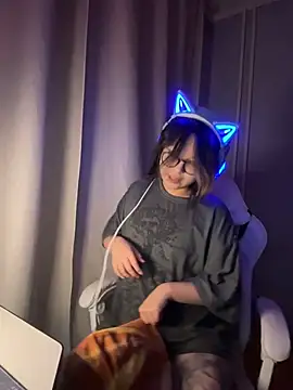 Snapshot of maydaykimmy chatting on 12.02.25 maydaykimmy online show from 12.02.25