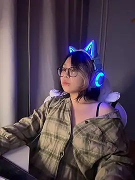 Snapshot of maydaykimmy chatting on 12.02.25 maydaykimmy online show from 12.02.25