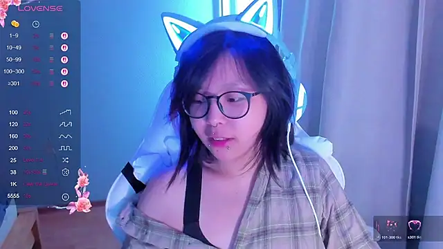 Snapshot of maydaykimmy chatting on 12.14.25 maydaykimmy online show from 12.14.25