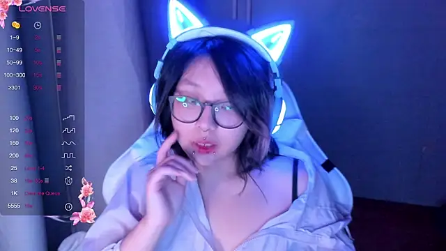 Snapshot of maydaykimmy chatting on 12.21.25 maydaykimmy online show from 12.21.25