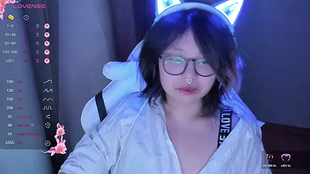 Snapshot of maydaykimmy chatting on 01.08.26 maydaykimmy online show from 01.08.26