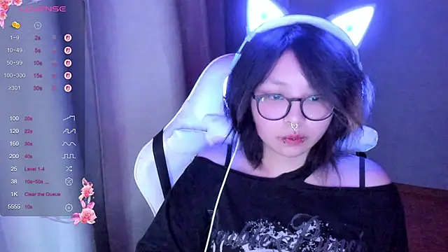 Snapshot of maydaykimmy chatting on 01.11.26 maydaykimmy online show from 01.11.26