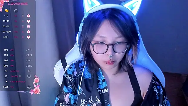 Snapshot of maydaykimmy chatting on 02.02.26 maydaykimmy online show from 02.02.26