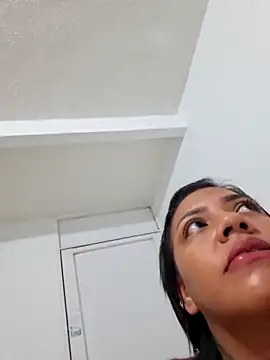 Snapshot of CanelitaPasion chatting on 11.10.25 CanelitaPasion online show from 11.10.25