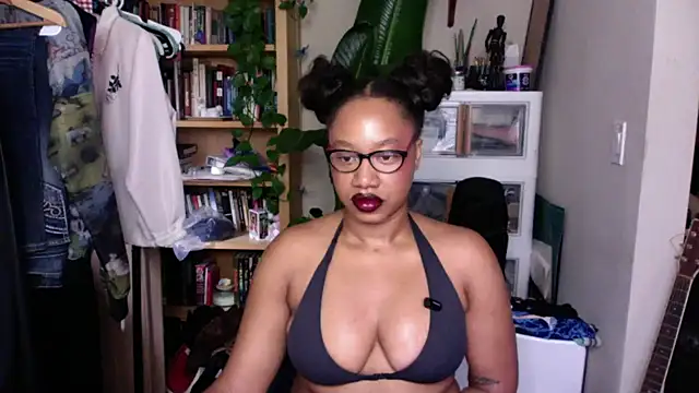 Snapshot of goddessdaisysky chatting on 09.14.25 goddessdaisysky online show from 09.14.25