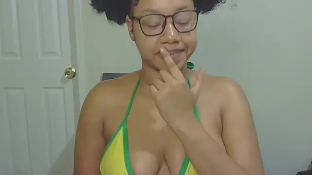 Snapshot of goddessdaisysky chatting on 10.22.25 goddessdaisysky online show from 10.22.25