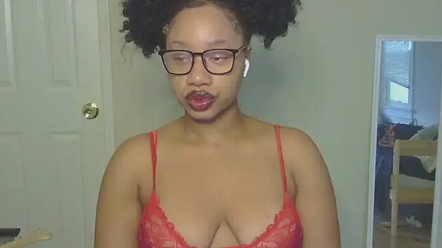 Snapshot of goddessdaisysky chatting on 10.31.25 goddessdaisysky online show from 10.31.25