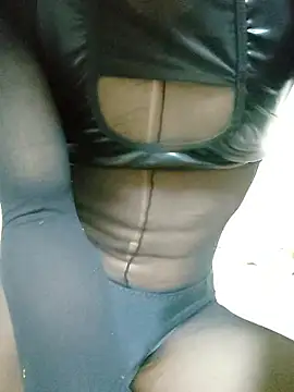 dmmsuzu95 online show from 11.16.25