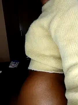 Snapshot of Bossetassy chatting on 10.10.25 Bossetassy online show from 10.10.25