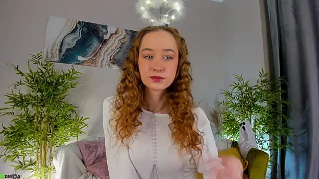 Snapshot of Sweett_Monica chatting on 10.31.25 Sweett Monica online show from 10.31.25