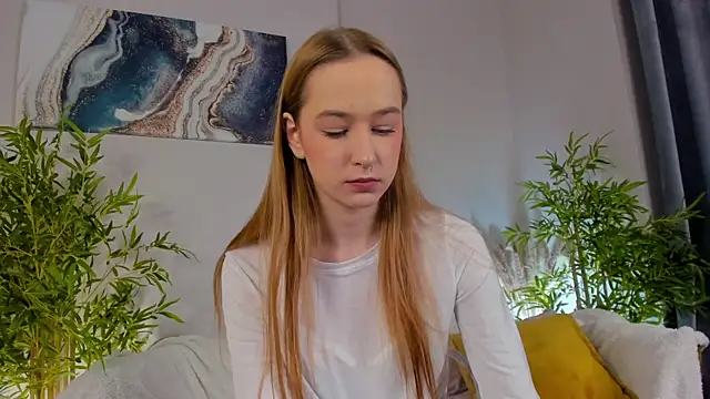 Snapshot of Sweett_Monica chatting on 11.15.25 Sweett Monica online show from 11.15.25