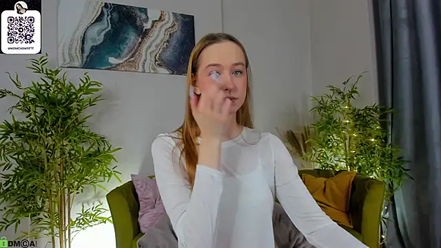 Snapshot of Sweett_Monica chatting on 12.05.25 Sweett Monica online show from 12.05.25