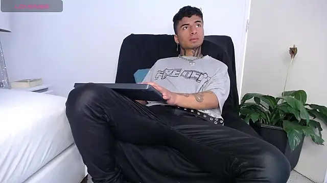 JuanCamiilo 66 online show from 12.31.24